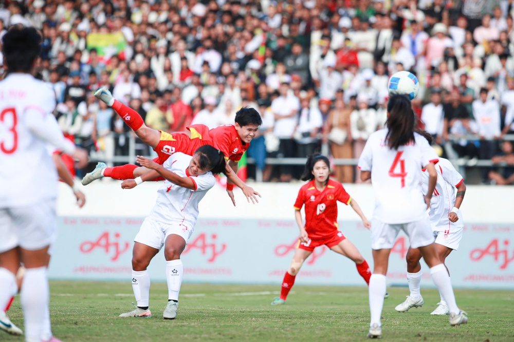 "Người hùng" 1m52 của tuyển nữ Việt Nam và cú bật nhảy khiến cả SEA Games phải ngước nhìn - Ảnh 1.