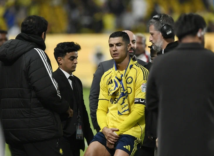 2025-12-27t165611z995310624up1elcr1b1lvrrtrmadp3soccer-saudi-nsr-akh-17674042745431546694249-1 Ronaldo - Ảnh 1.