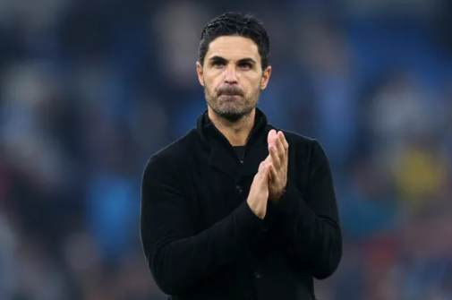 Rio Ferdinand nhan dinh Mikel Arteta can nhac dan dat MU.