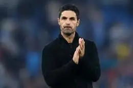 Rio Ferdinand nhan dinh Mikel Arteta can nhac dan dat MU.