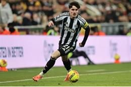 Arsenal gia nhập cuộc đua giành hậu vệ của Newcastle