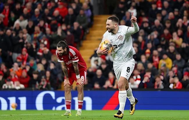 HLV Barnsley gọi sai lầm của Szoboszlai là thiếu tôn trọng đối thủ 1 HLV Barnsley gọi sai lầm của Szoboszlai là thiếu tôn trọng đối thủ 1