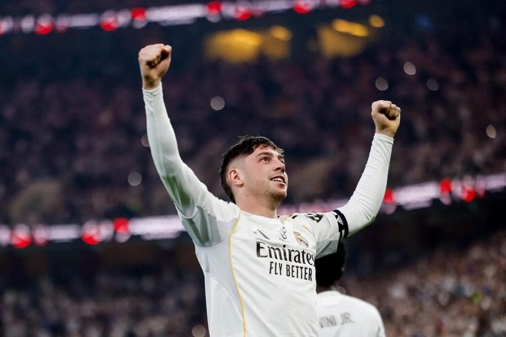 Siêu phẩm Valverde đưa Real Madrid gặp Barcelona chung kết Siêu cúp Tây Ban Nha - Ảnh 1. Siêu phẩm Valverde đưa Real Madrid gặp Barcelona chung kết Siêu cúp Tây Ban Nha - Ảnh 1.
