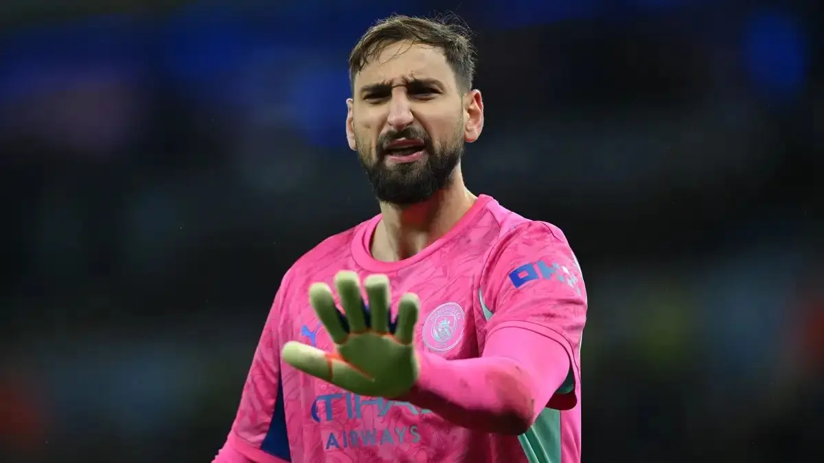 Pep Không ai chơi chân tốt như Ederson, kể cả Donnarumma 1