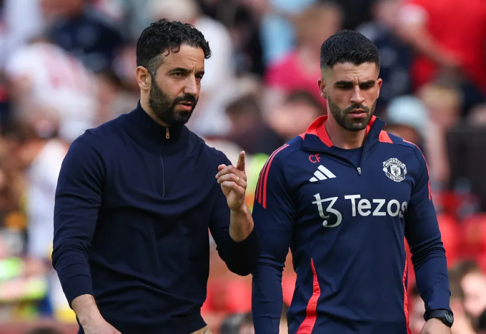 Carlos Fernandes nói lời chia tay Man United Carlos Fernandes noi loi chia tay Man United