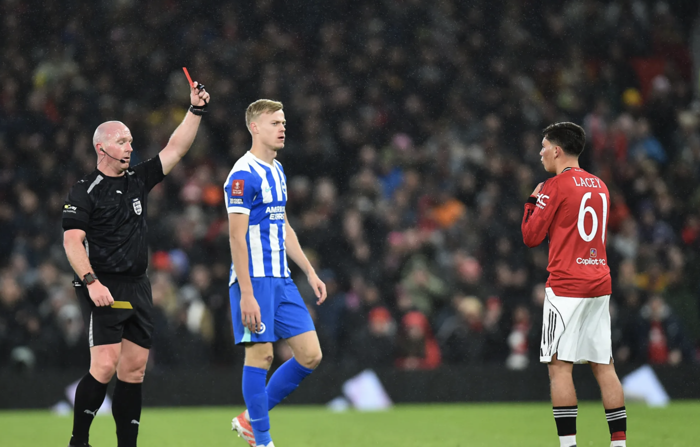 Thần đồng Man Utd hối lỗi sau tấm thẻ đỏ trong trận thua Brighton 1 Thần đồng Man Utd hối lỗi sau tấm thẻ đỏ trong trận thua Brighton 1