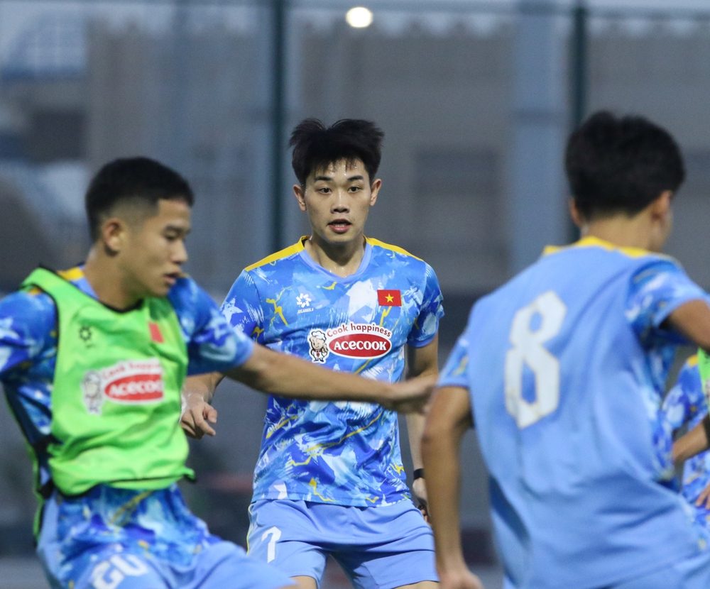 Tin nóng bóng đá Việt hôm nay 4/1: U23 Việt Nam điều chỉnh giờ tập; Võ Minh Trọng gia nhập CLB Công an TPHCM - Ảnh 1.