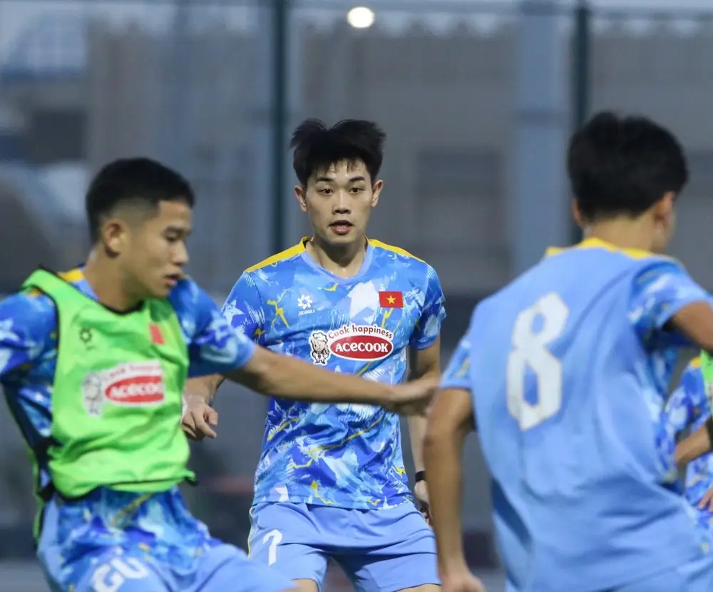 Tin nóng bóng đá Việt hôm nay 4/1: U23 Việt Nam điều chỉnh giờ tập; Võ Minh Trọng gia nhập CLB Công an TPHCM - Ảnh 1.