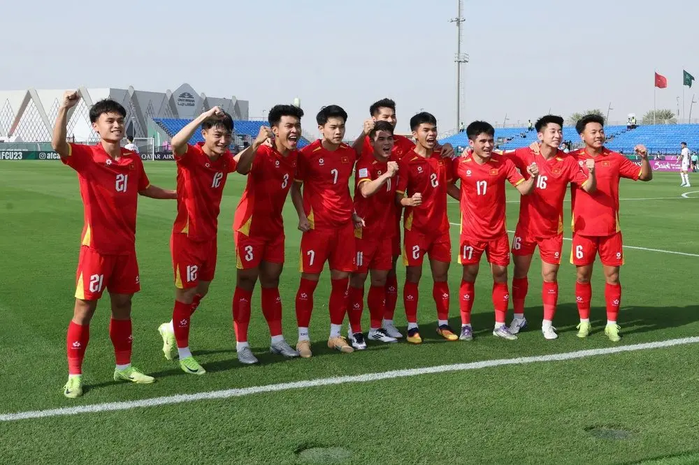 Hãy giữ đôi chân trên mặt đất - Ảnh 1.