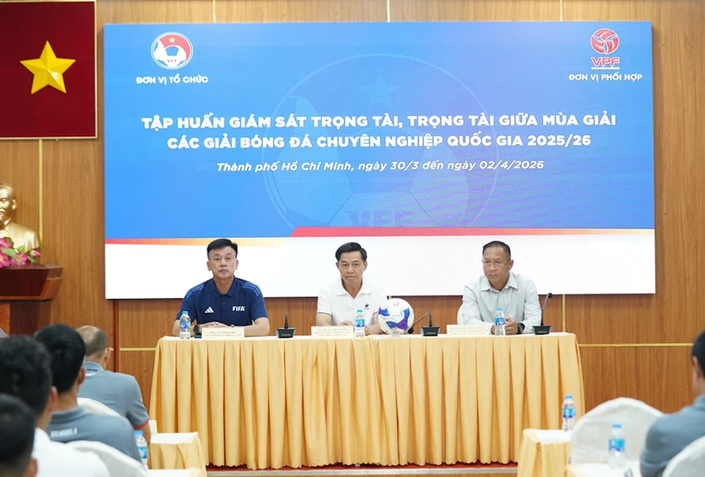 Tập huấn giám sát trọng tài giai đoạn hai mùa giải 2025/26.Ảnh: VFF