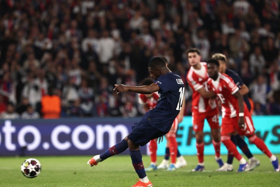 Dembele ghi bàn trên chấm 11m