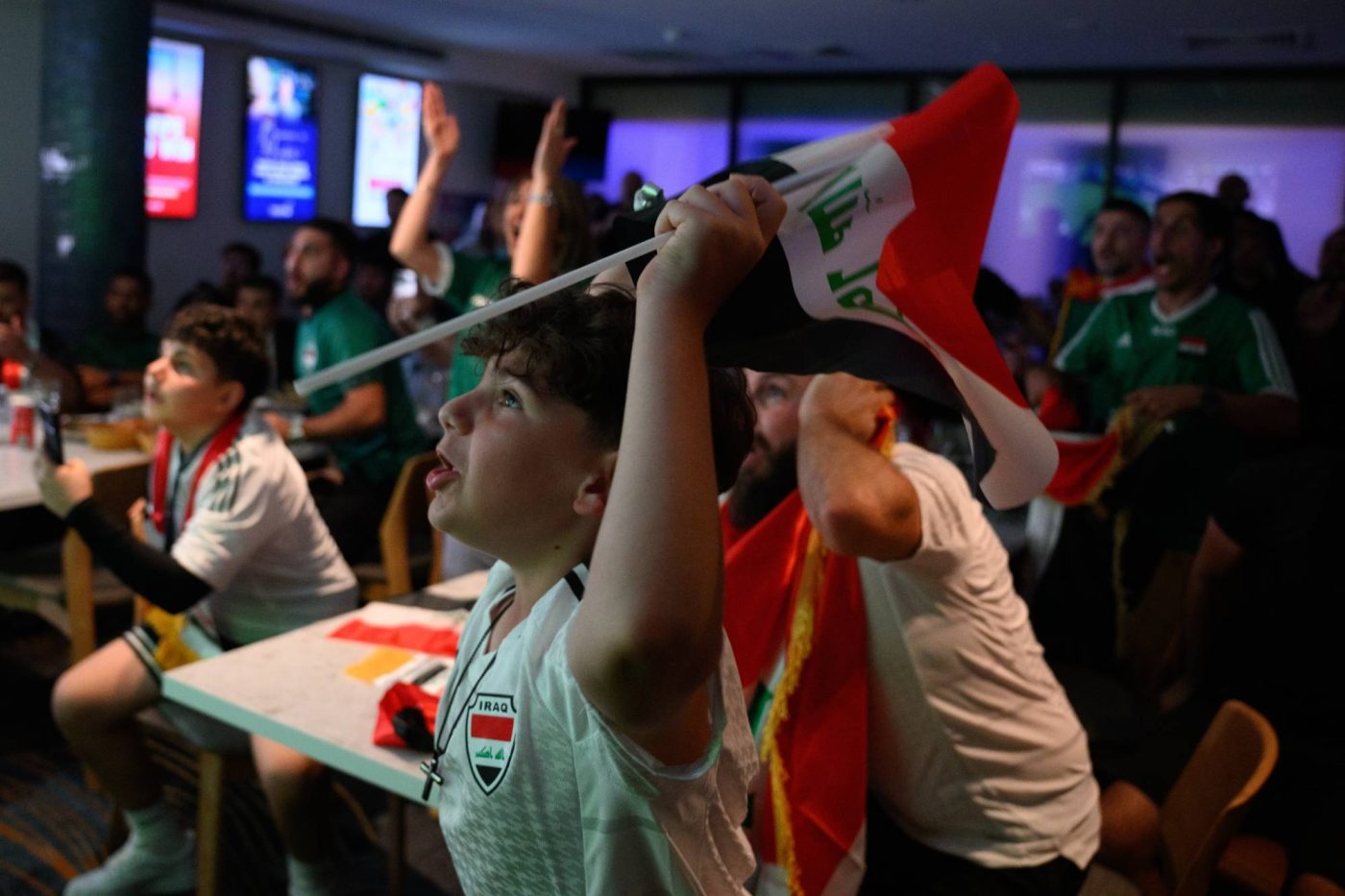 CĐV Iraq ăn mừng khi ĐTQG Iraq giành vé dự World Cup 2026