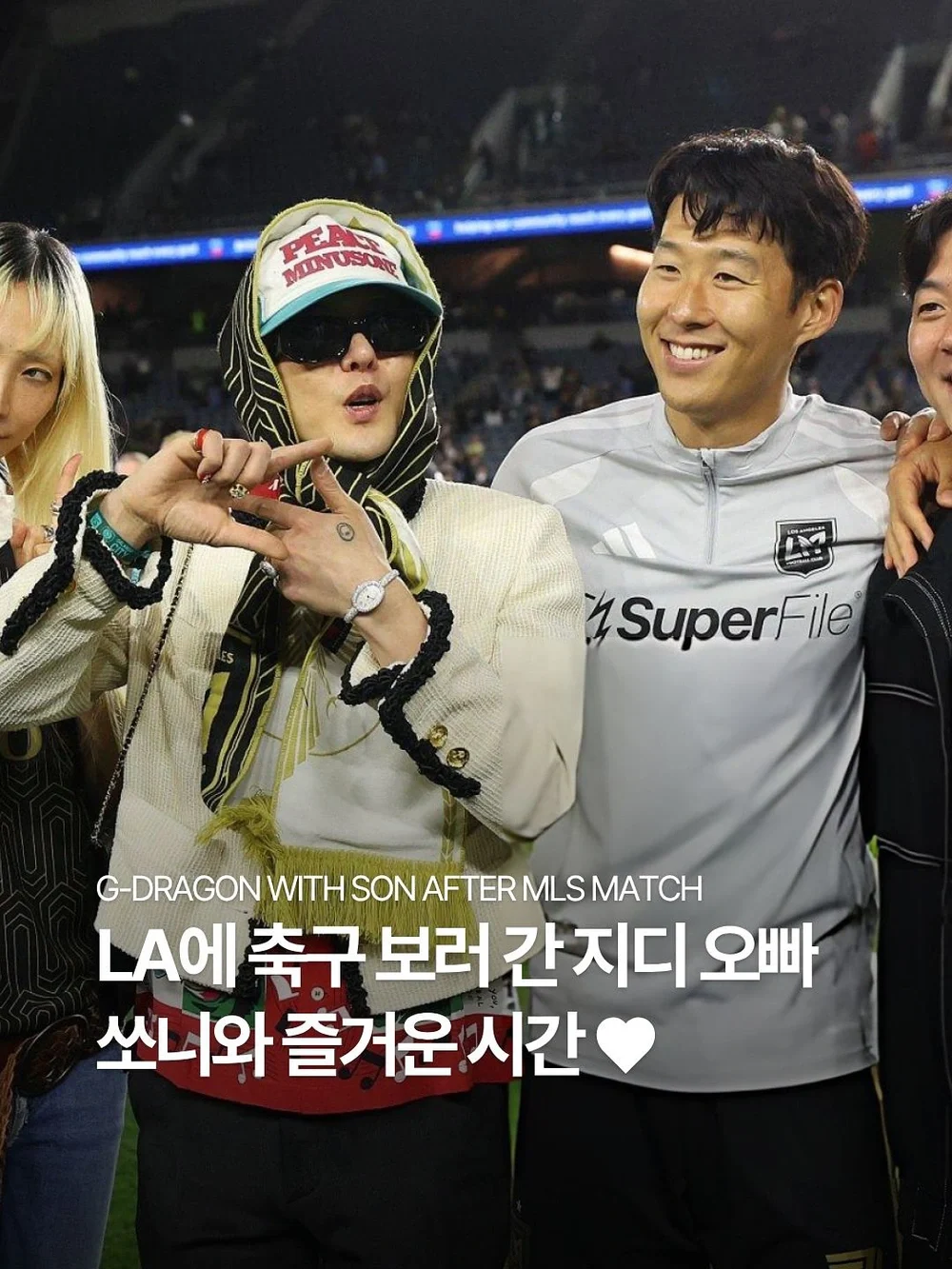 G-Dragon chụp ảnh chung với Son Heung Min sau trận