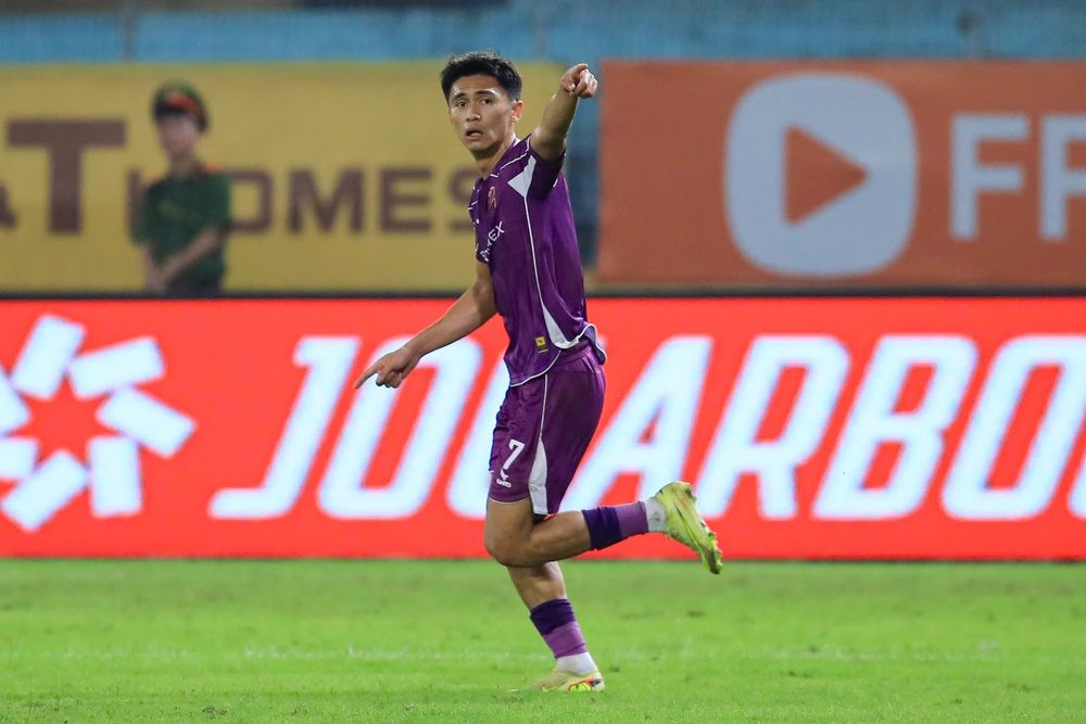 Tiền đạo Becamex TP.HCM lý giải vì sao HLV Kim Sang Sik chọn mình cho tuyển Việt Nam những lần tập trung gần nhất. Ảnh: Hoàng Linh