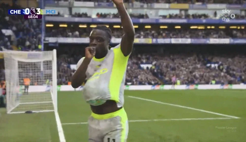 Doku ăn mừng pha lập công của mình