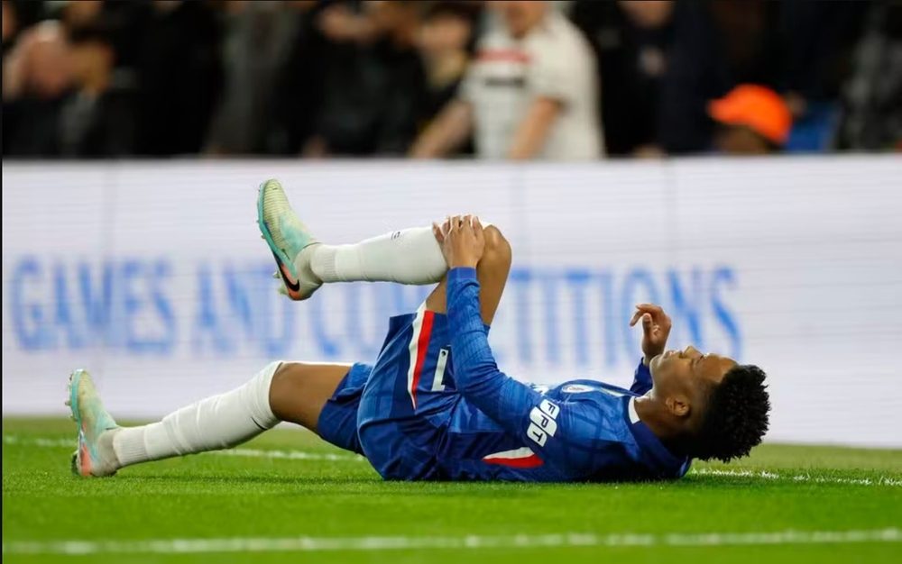 Estevao đã dính chấn thương