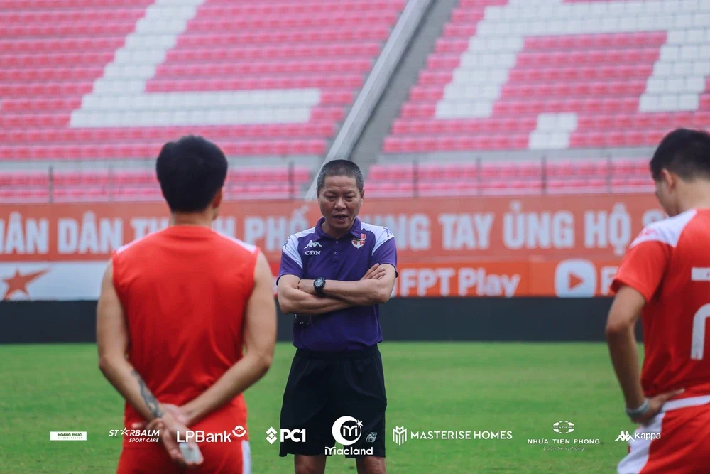 HLV Chu Đình Nghiêm chia tay CLB Hải Phòng chuyển đến Ninh Bình mùa giải mới