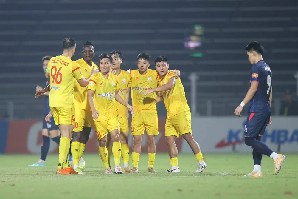 Các cầu thủ PVF CAND giành 1 điểm quan trọng trước đội đầu bảng CAHN.Ảnh: VPF