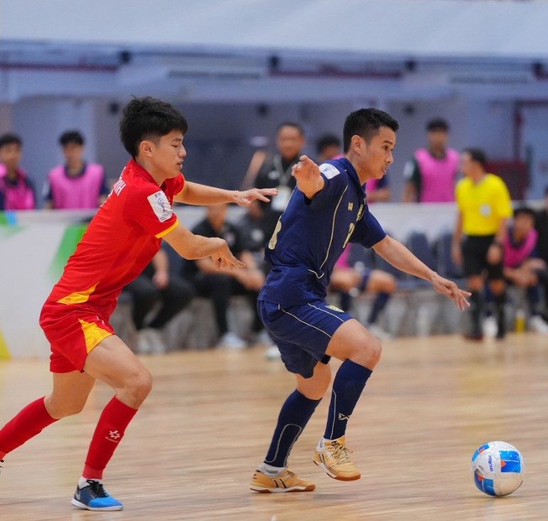 ĐT Thái Lan gây sức ép lớn trong hiệp 1