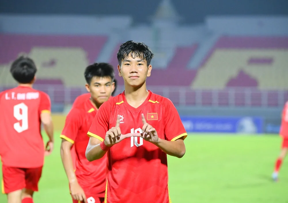 Nguyễn Lực cho thấy tiềm năng lớn trong đội hình U17 Việt Nam. Ảnh: VFF