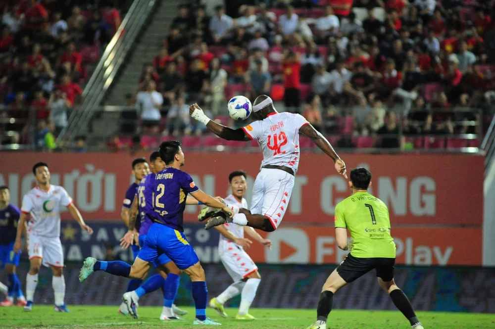 Hà Nội FC của Duy Mạnh thua đau Hải Phòng vòng 17. Ảnh: VPF