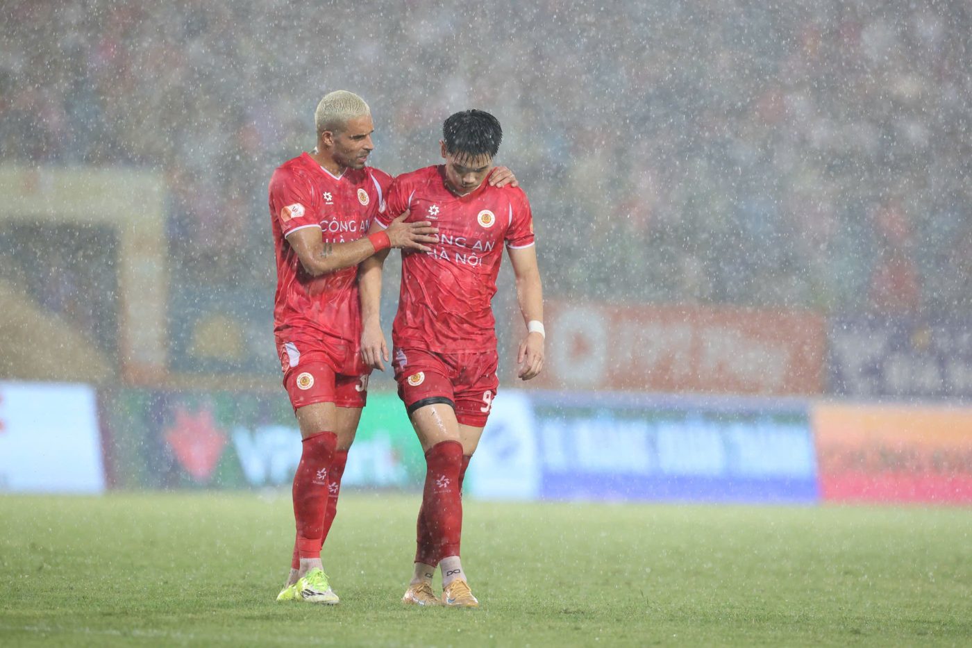 Tin nóng bóng đá Việt hôm nay 18/5: Chủ tịch AFC chúc mừng U17 Việt Nam; Chức vô địch đáng nhớ của CAHN - Ảnh 2.