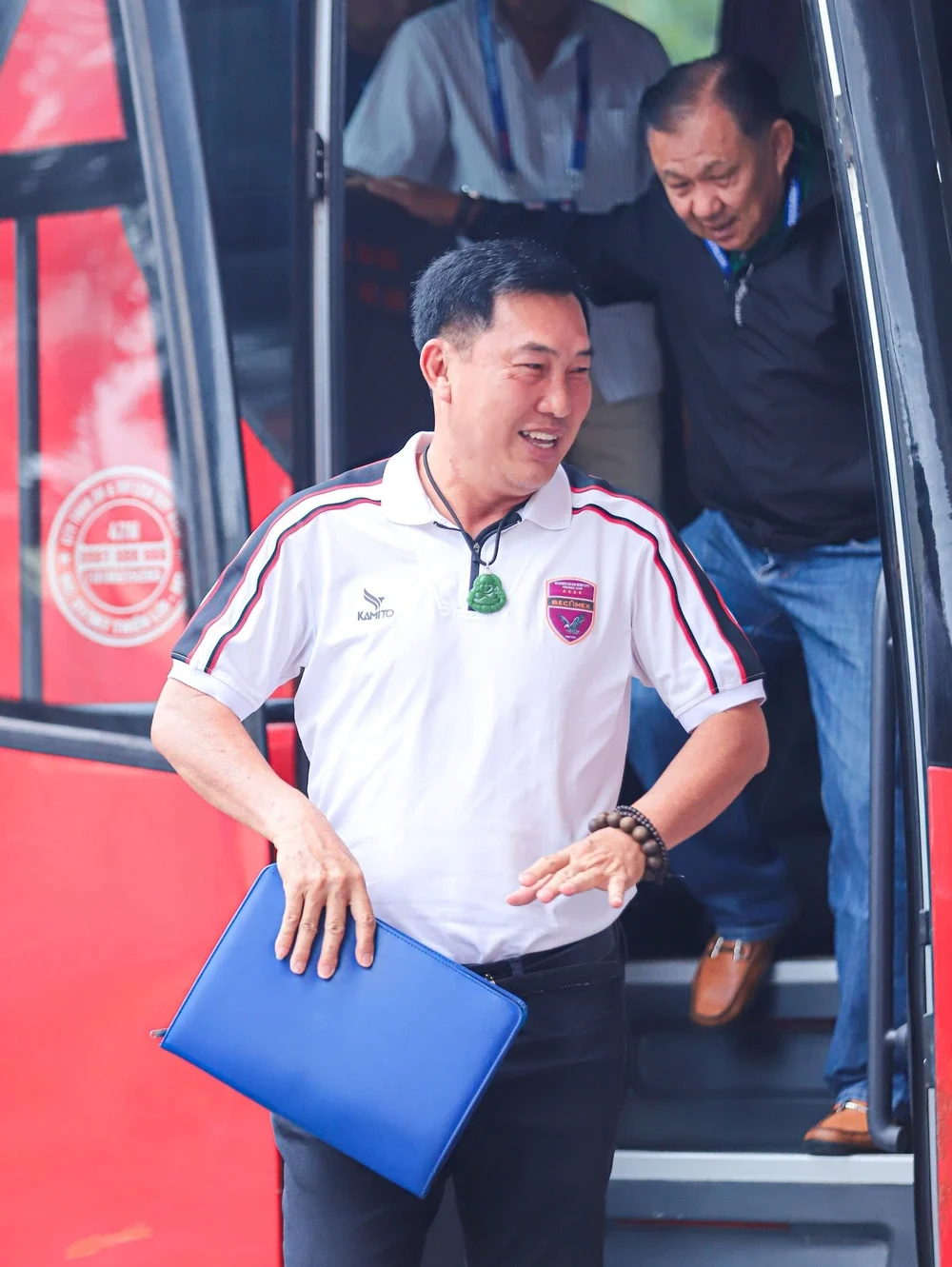 Sóng gió bủa vây vựu vương 4 lần vô địch V-League - Ảnh 1.