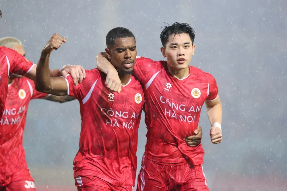 Đình Bắc lỡ kỷ lục nhưng V-League vẫn chờ một tiền đạo biểu tượng mới - Ảnh 2.
