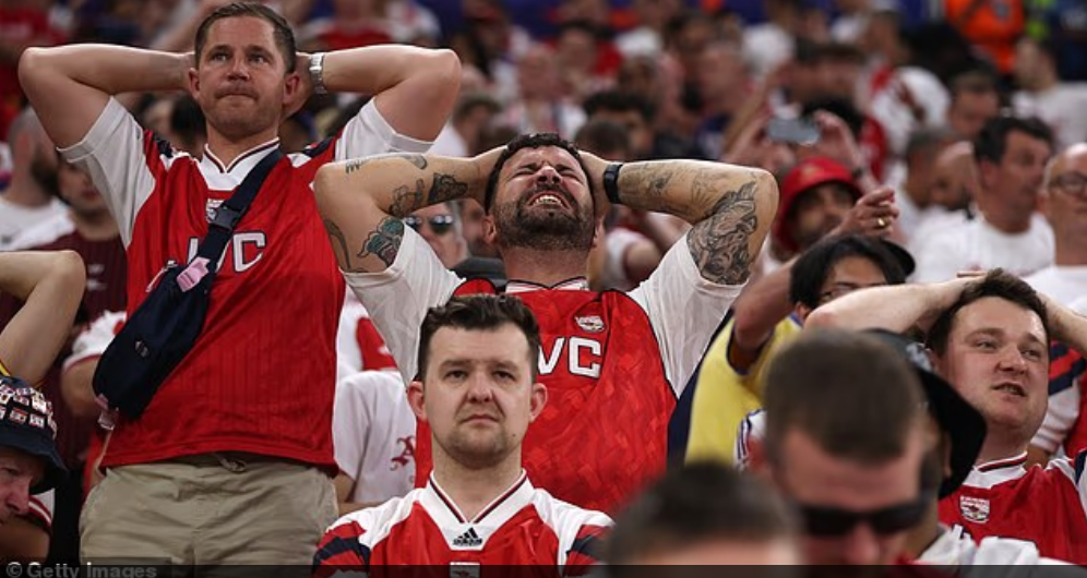 Cầu thủ và CĐV Arsenal đau đớn sau thất bại nghiệt ngã trước PSG ở chung kết Champions League - Ảnh 3.