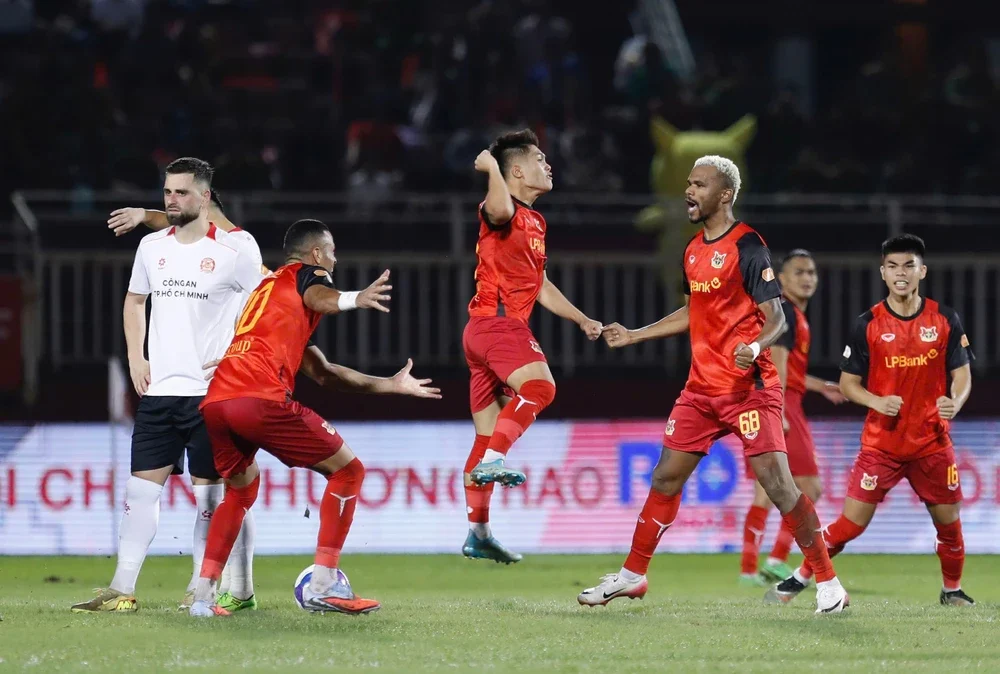 Ninh Bình đánh bại chủ nhà Công An TPHCM 4-3 ở vòng 11 V-League. Ảnh: Hoàng Linh