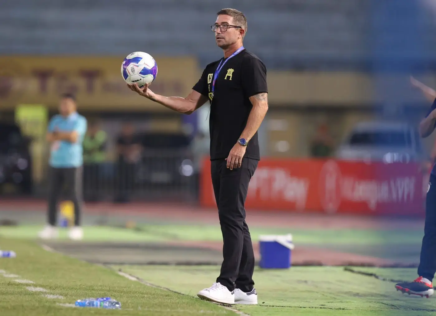 Tin nóng bóng đá Việt hôm nay 25/5: HLV Harry Kewell thận trọng; Xuân Son tịt ngòi 6 trận - Ảnh 1.