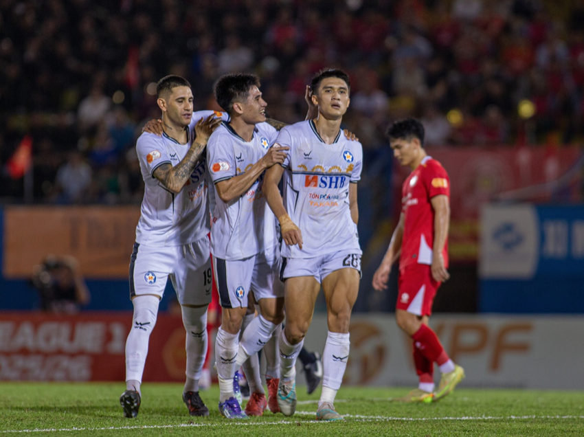 SHB Đà Nẵng tự làm khó mình với thẻ đỏ của cựu tuyển thủ U23 Việt Nam - Ảnh 1.