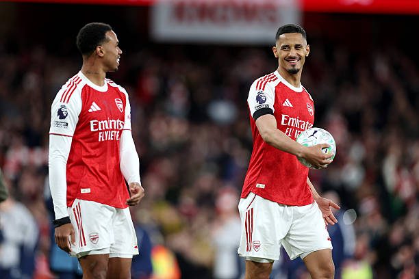 "Tôi nghĩ Arsenal đang sở hữu hai trung vệ hay nhất châu Âu vào thời điểm này", Keown chia sẻ với football.london. "Tôi nghĩ Arsenal đang sở hữu hai trung vệ hay nhất châu Âu vào thời điểm này", Keown chia sẻ với football.london.