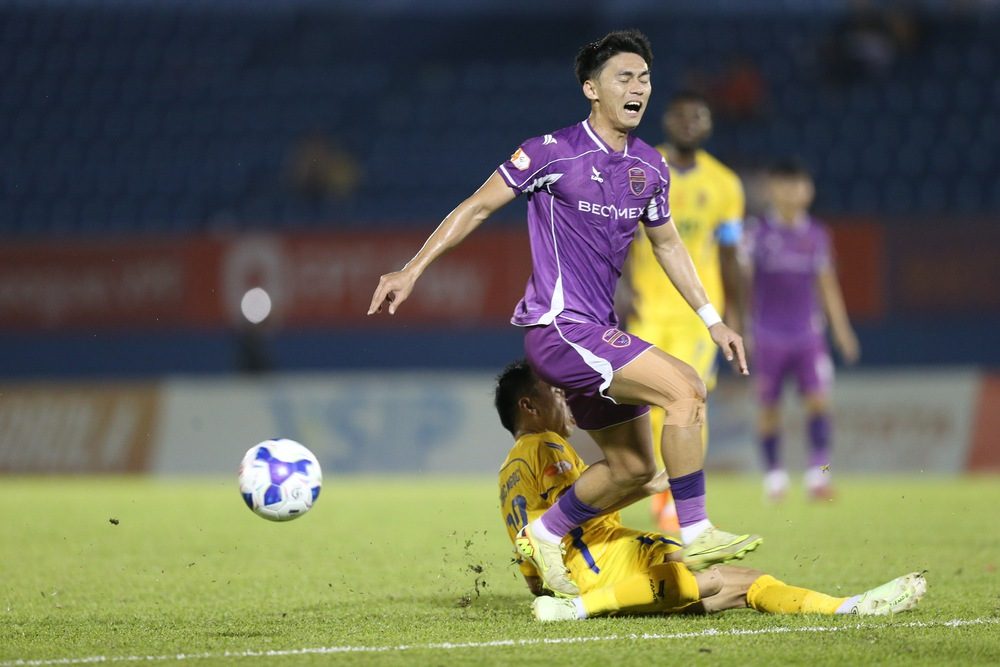 Sóng gió bủa vây vựu vương 4 lần vô địch V-League - Ảnh 2.