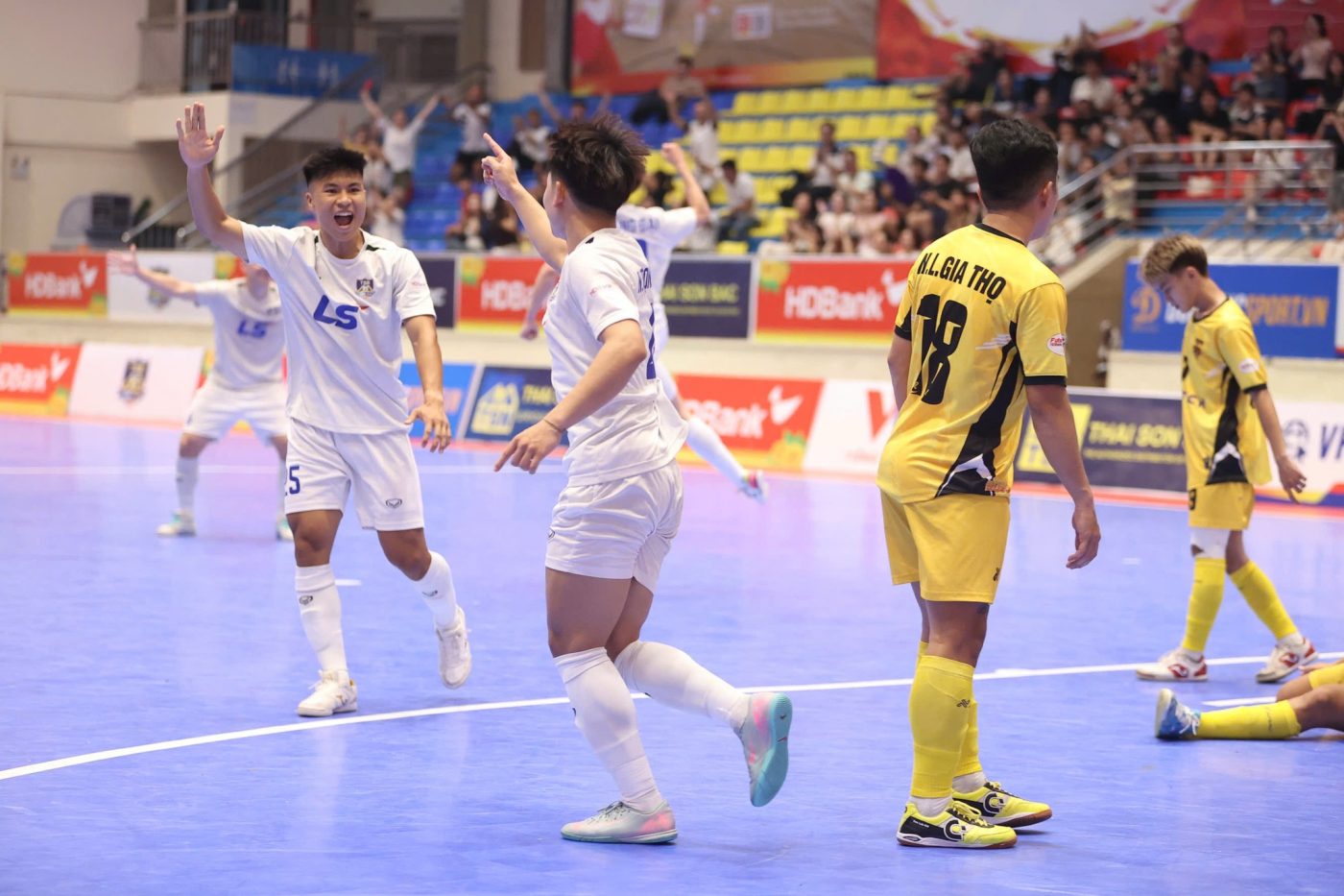 Tin nóng bóng đá Việt hôm nay 5/6: Yemen là đối thủ của đội tuyển Việt Nam tại Asian Cup 2027; Sân Mỹ Đình được chọn tổ chức ASEAN Cup 2026 - Ảnh 2.