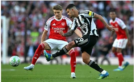 Alan Shearer nhan dinh kha nang Bruno Guimaraes gia nhap Arsenal.