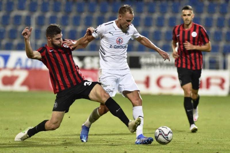 nhan-dinh-soi-keo-botev-plovdiv-vs-lokomotiv-sofia-01h30-ngay-21-07-khoi-dau-suon-se_143575-1 Nhận định, Soi kèo Botev Plovdiv vs Lokomotiv Sofia 01h30 ngày 21/07: Khởi đầu suôn sẽ - Ảnh 1