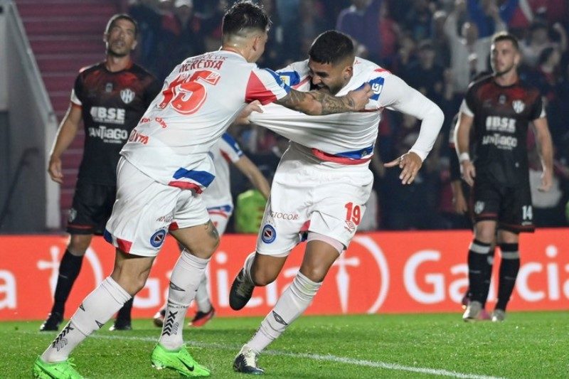nhan-dinh-soi-keo-nacional-de-football-vs-tigre-05h00-ngay-22-07-diem-tua-san-nha_143680-1 Nhận định, Soi kèo Nacional de Football vs Tigre 05h00 ngày 22/07: Điểm tựa sân nhà - Ảnh 1